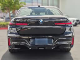 BMW i7 M70 Sedan 2026 — side view