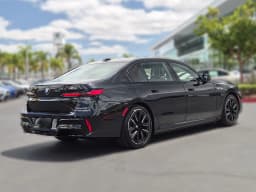BMW i7 M70 Sedan 2026 — side view