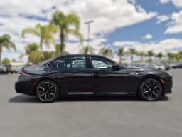 BMW i7 M70 Sedan 2026 — side view
