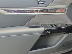 BMW i7 M70 Sedan 2026 — side view