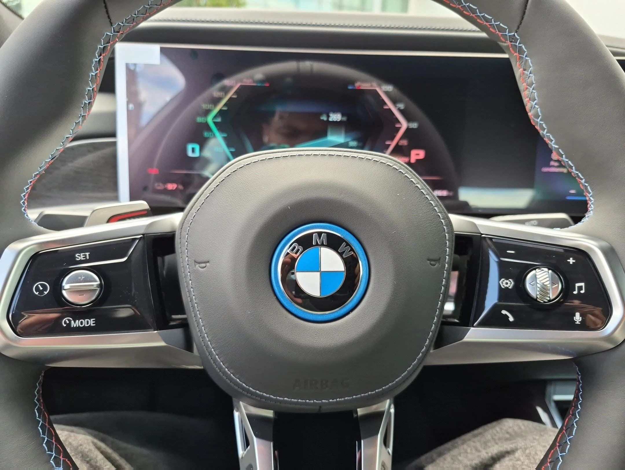 BMW i7 M70 Sedan 2026 — side view