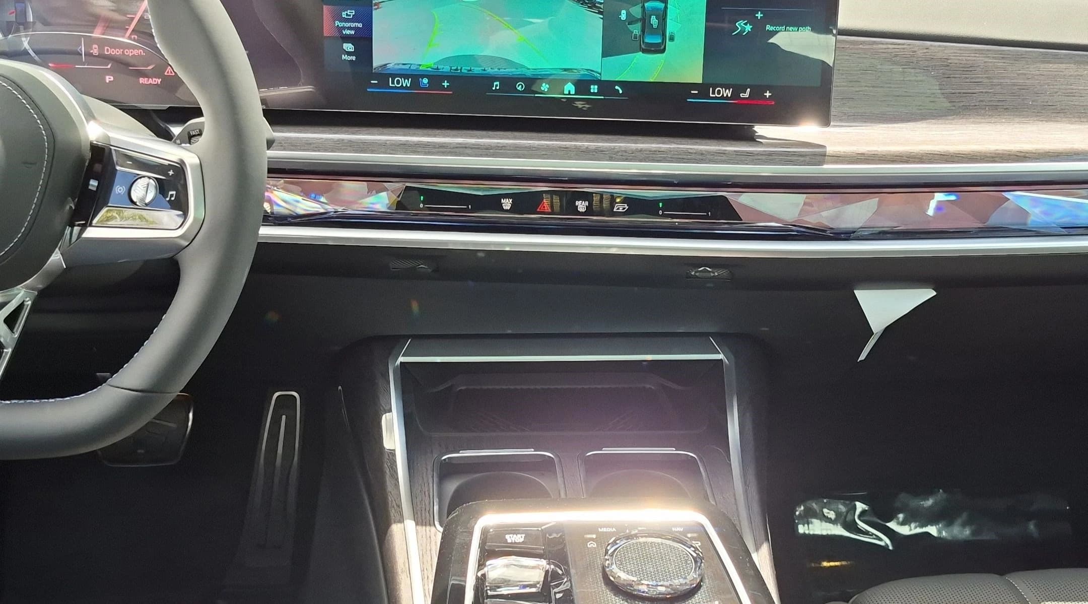 BMW i7 M70 Sedan 2026 — side view
