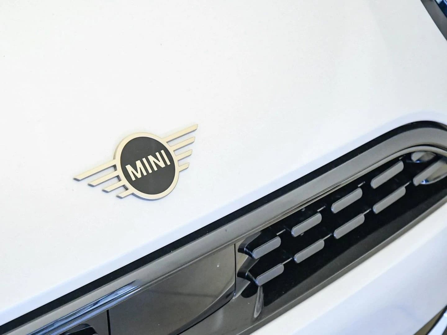 MINI Convertible Cooper FWD 2026 — side view