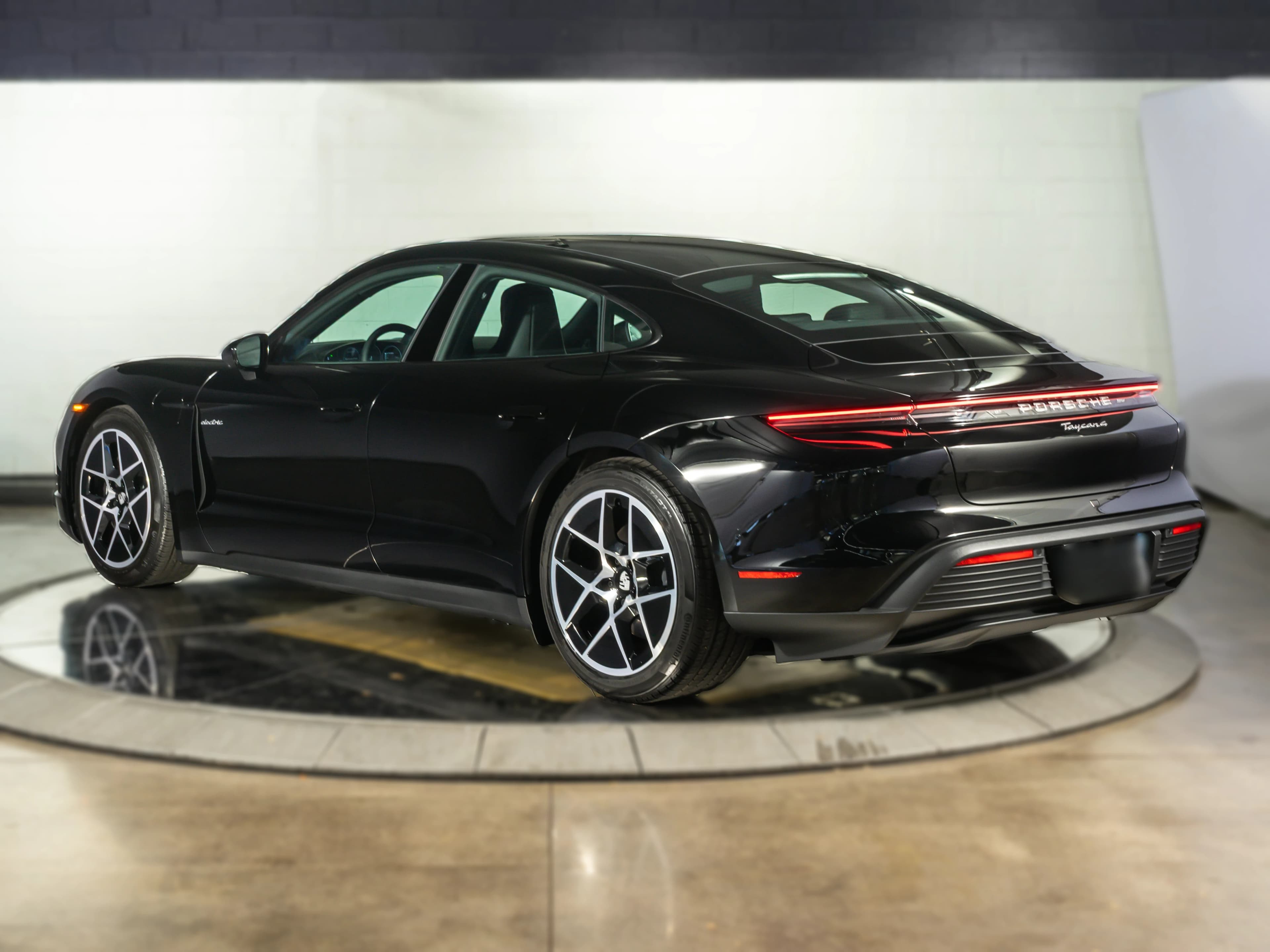 Porsche Taycan 4 AWD 2026 — side view