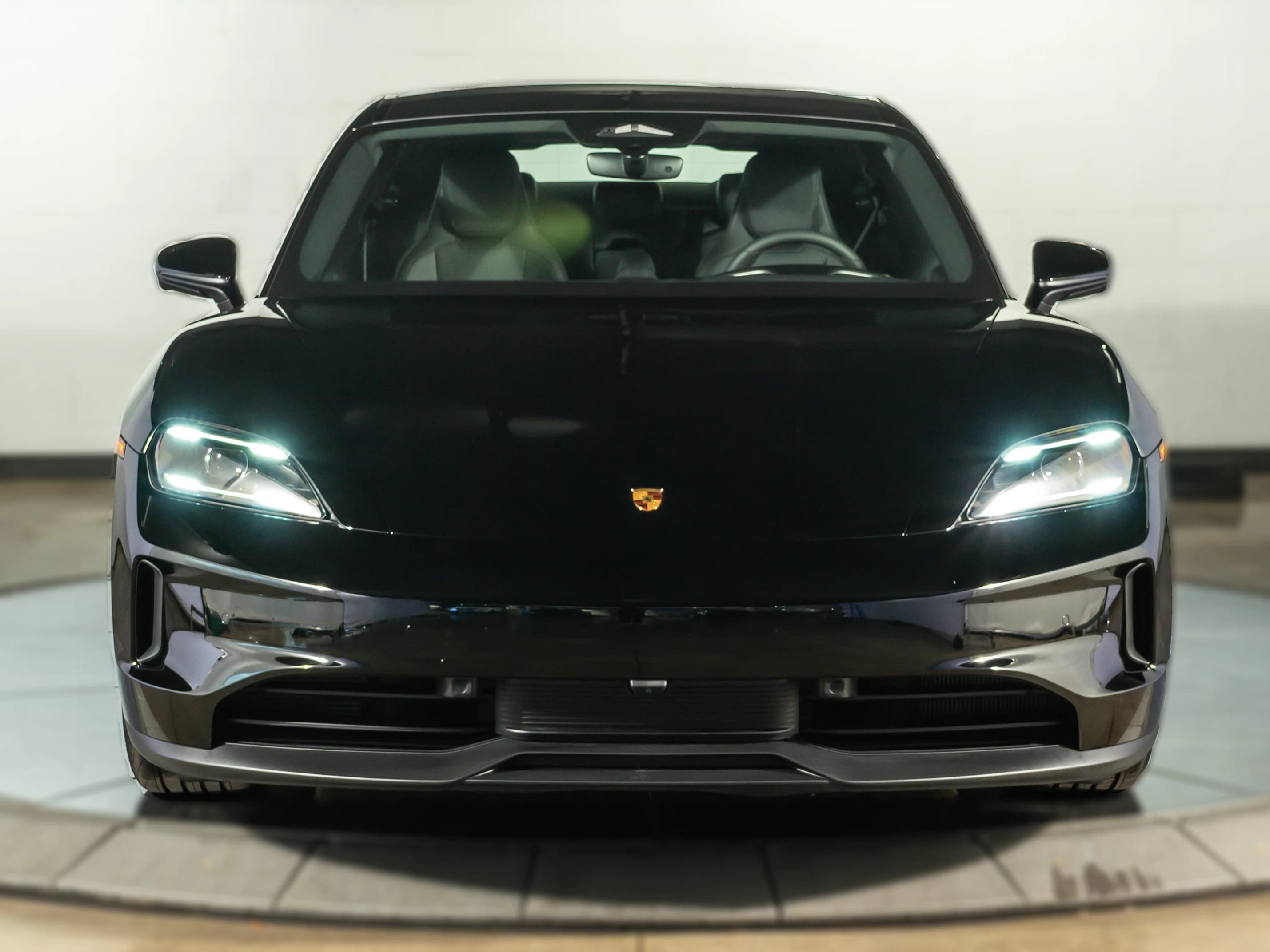 Porsche Taycan 4 AWD 2026 — side view