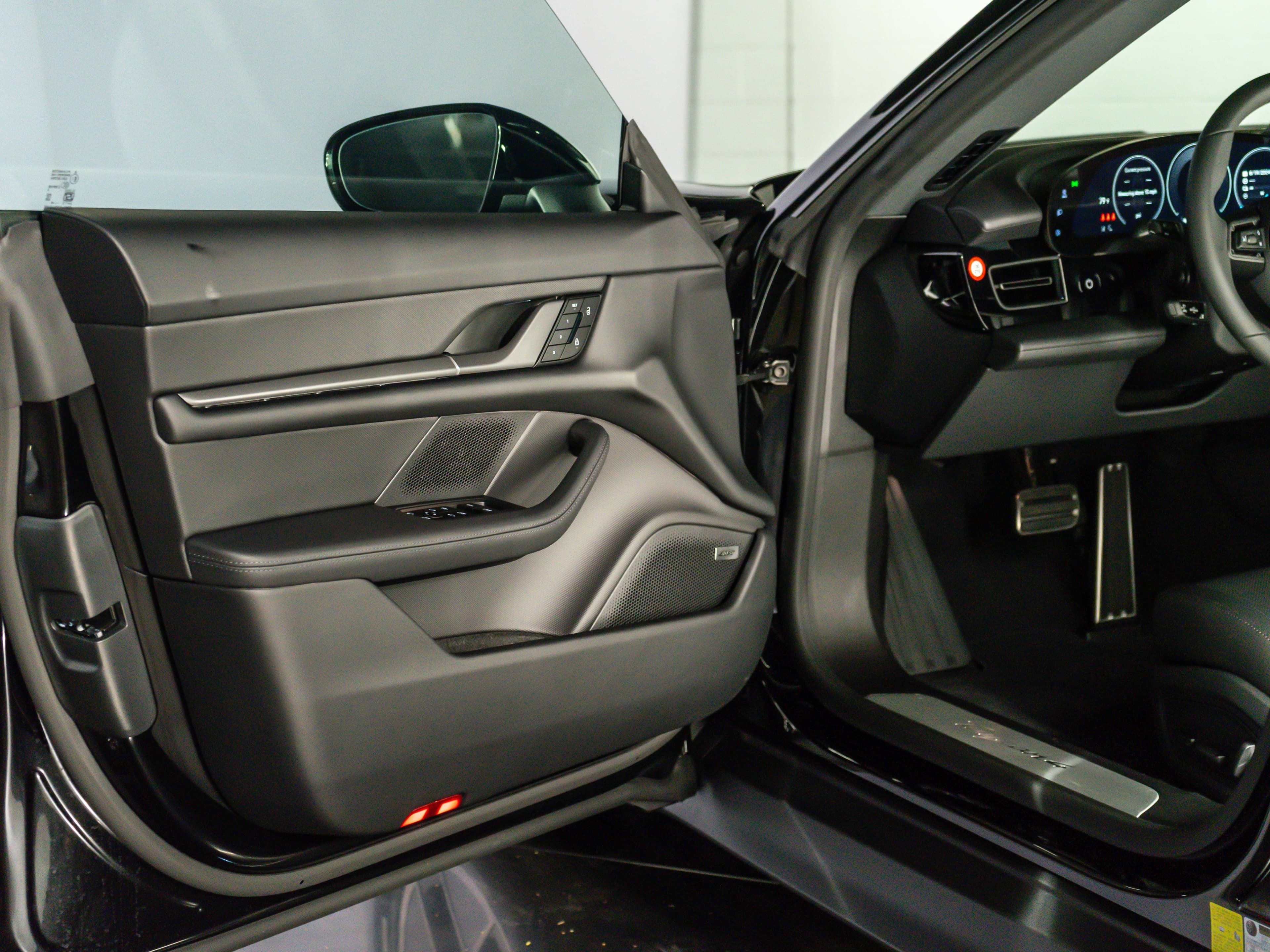 Porsche Taycan 4 AWD 2026 — side view