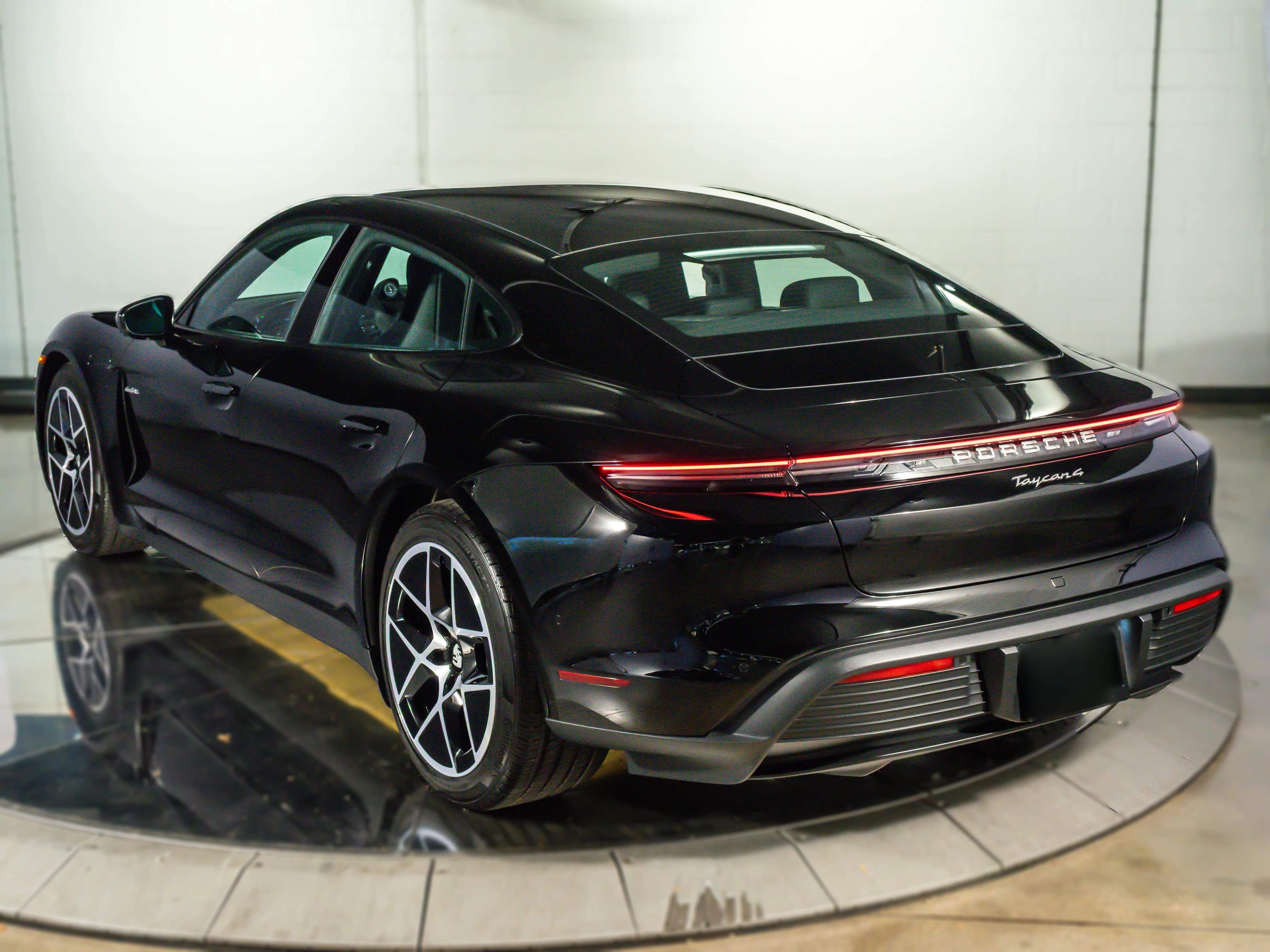 Porsche Taycan 4 AWD 2026 — side view