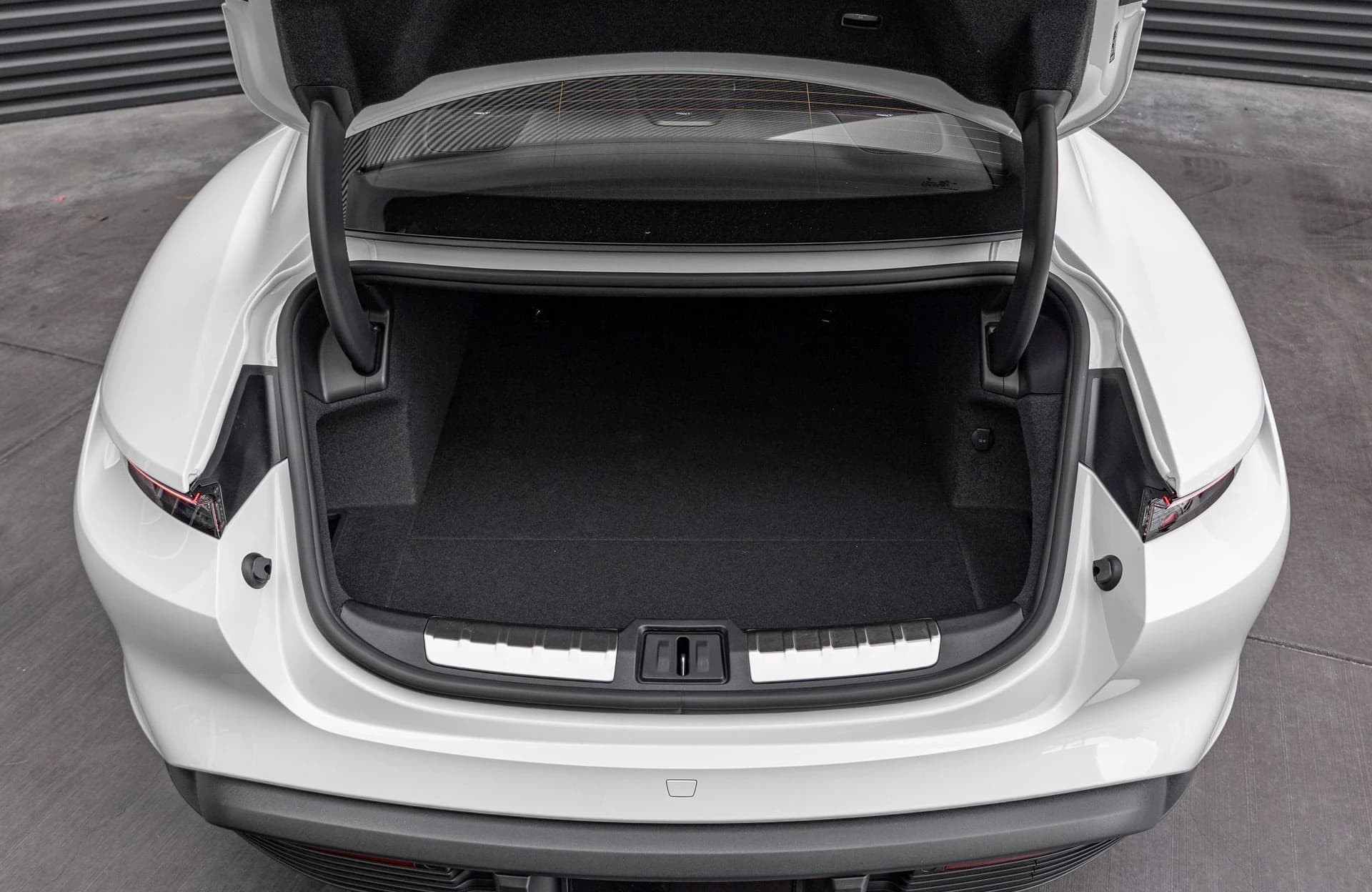 Porsche Taycan 4 AWD 2026 — side view