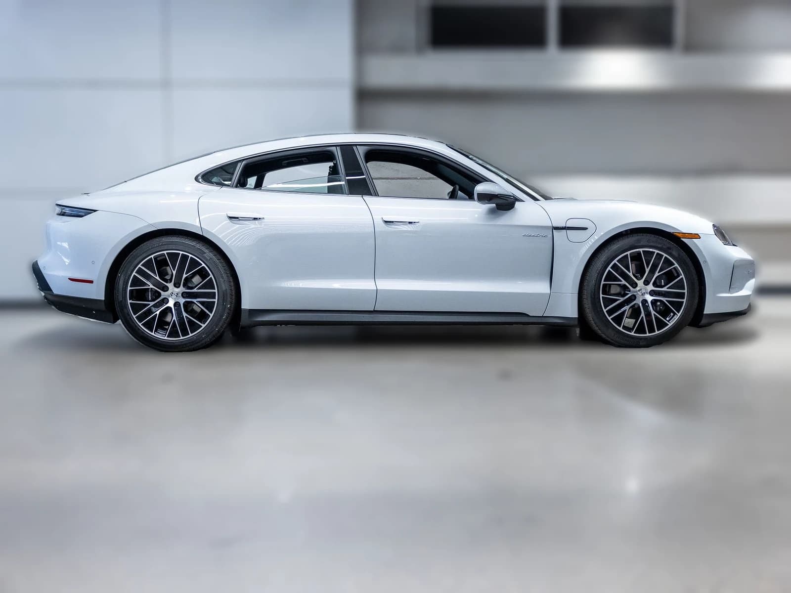 Porsche Taycan 4 AWD 2026 — side view