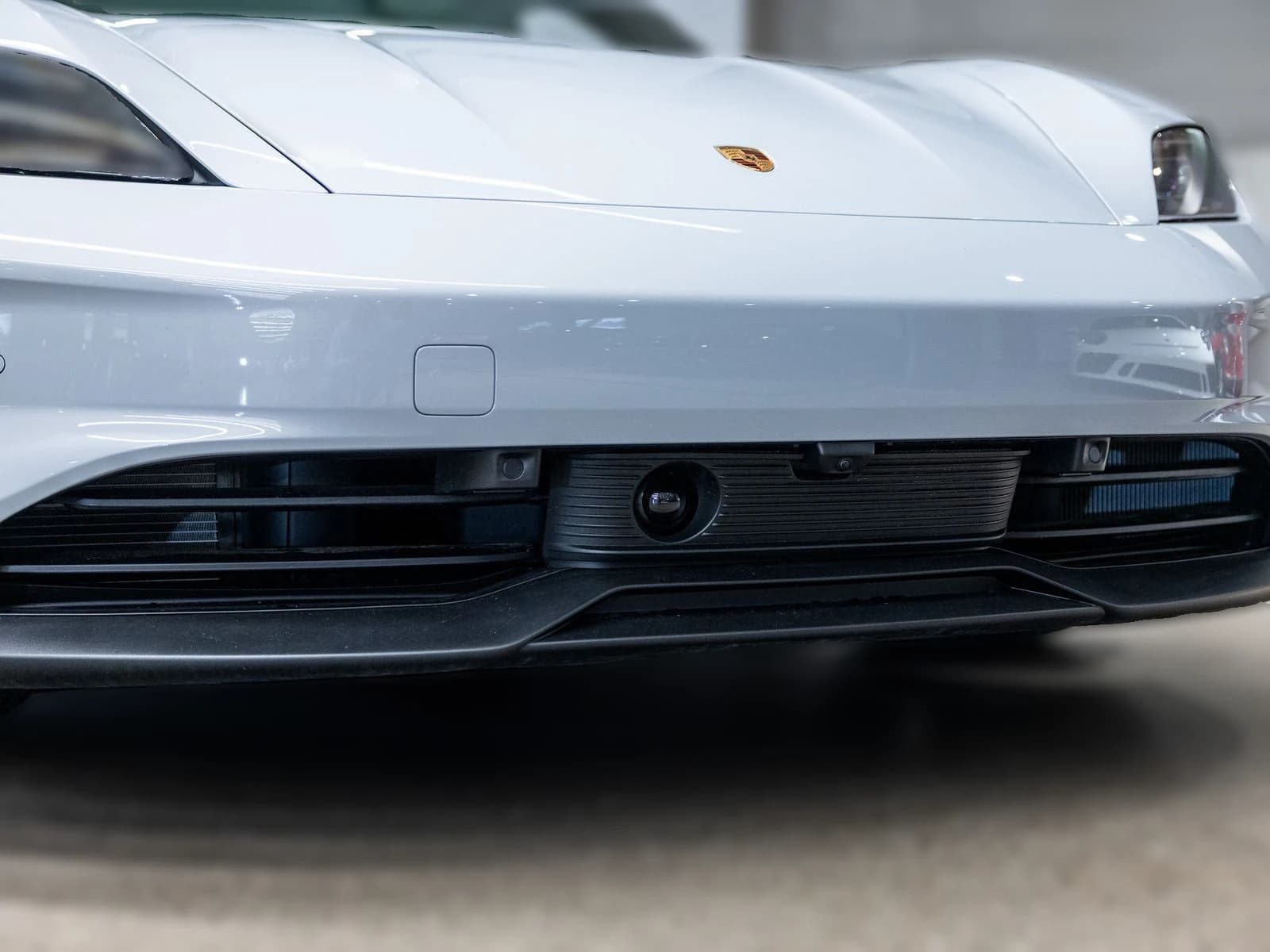 Porsche Taycan 4 AWD 2026 — side view