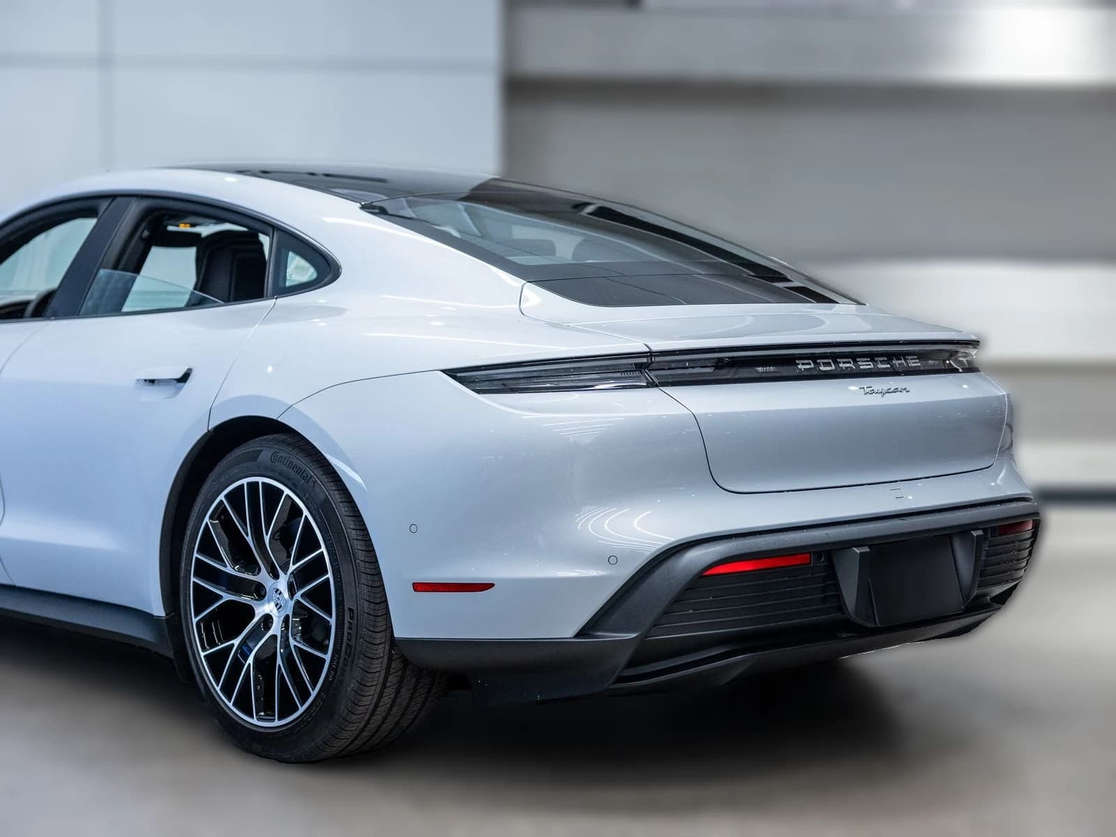 Porsche Taycan 4 AWD 2026 — side view