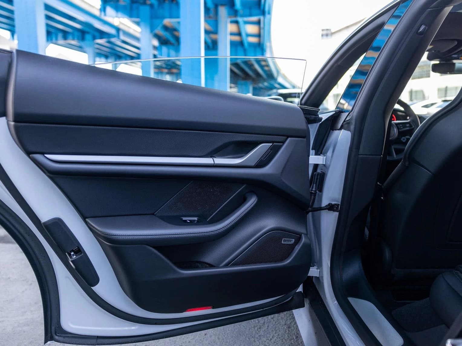 Porsche Taycan 4 AWD 2026 — side view