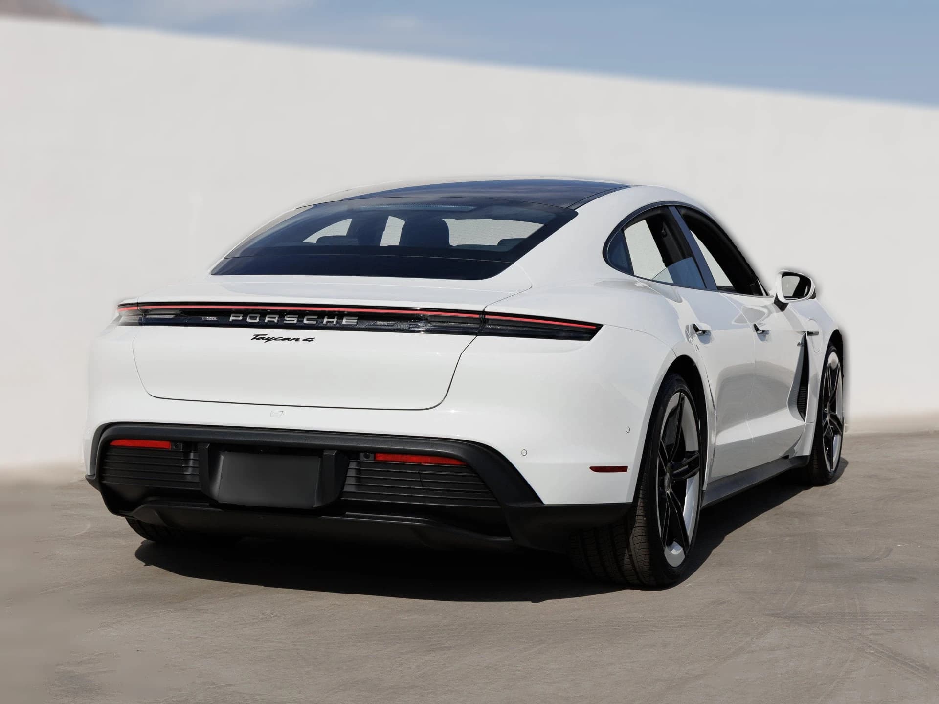 Porsche Taycan 4 AWD 2026 — side view
