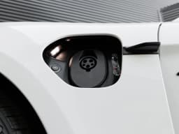Porsche Taycan 4 AWD 2026 — side view