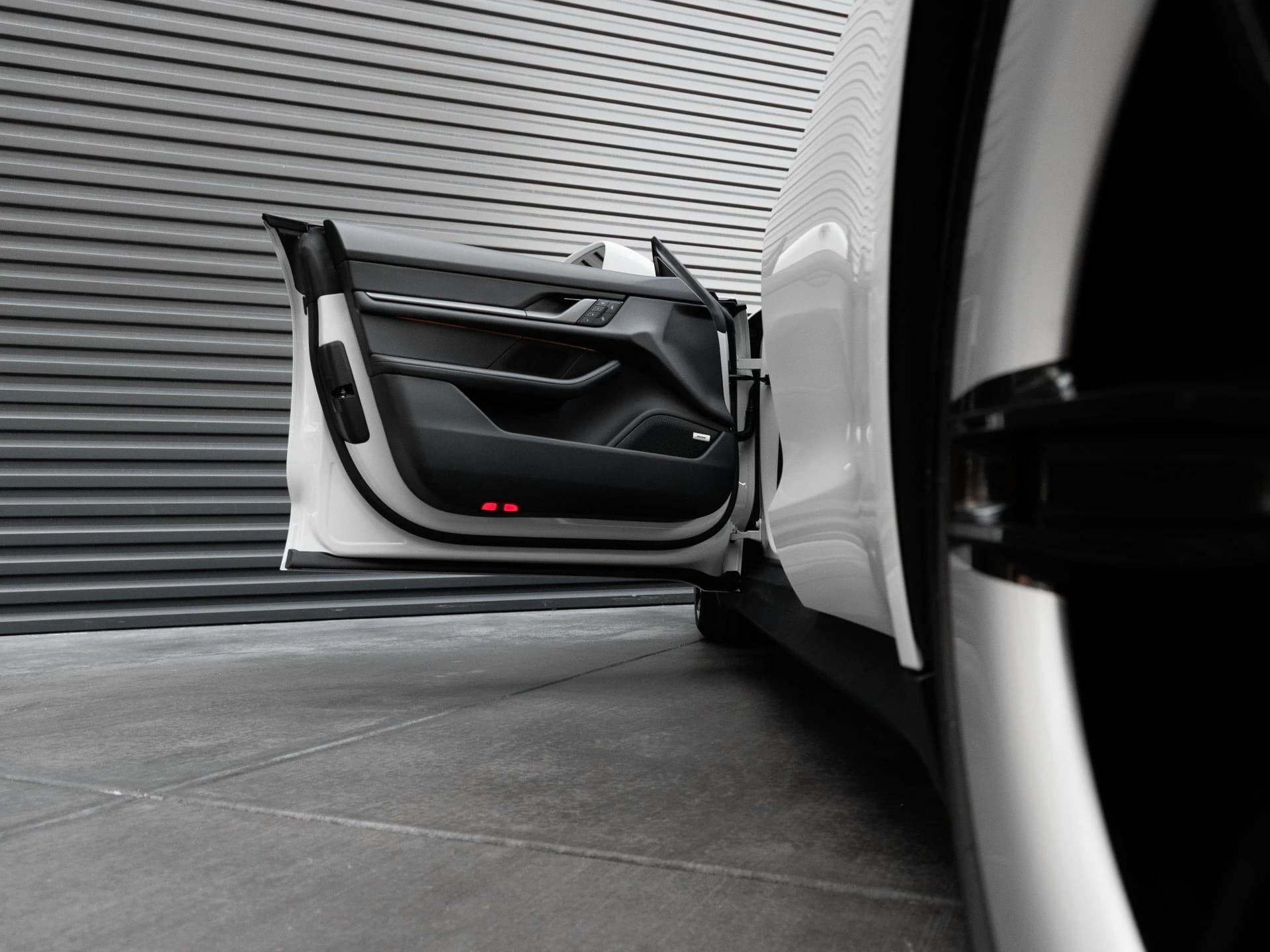 Porsche Taycan 4 AWD 2026 — side view
