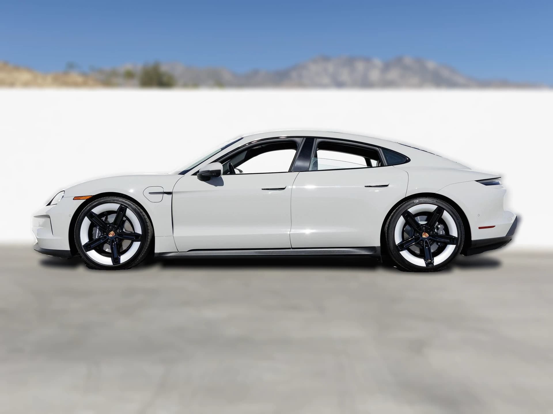 Porsche Taycan 4 AWD 2026 — side view
