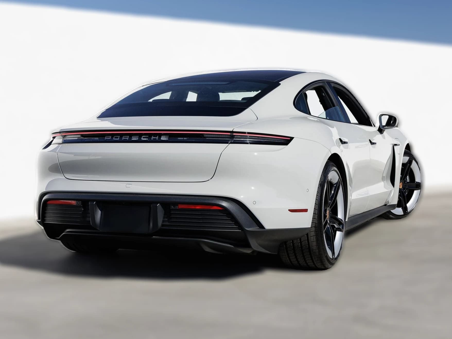 Porsche Taycan 4 AWD 2026 — side view