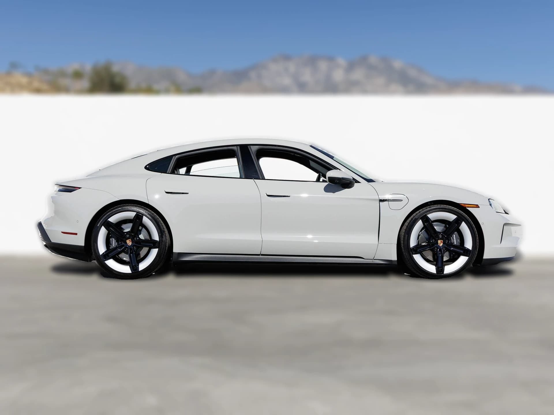 Porsche Taycan 4 AWD 2026 — side view