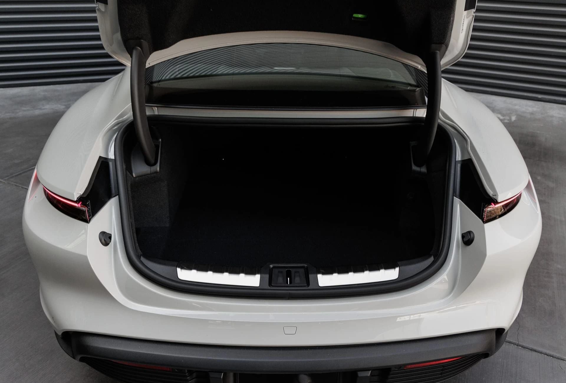 Porsche Taycan 4 AWD 2026 — side view