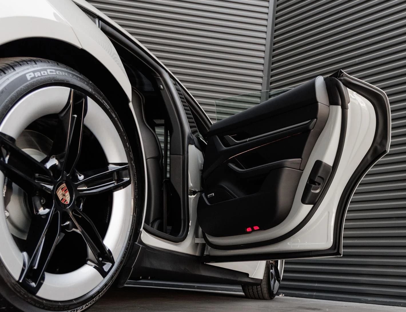 Porsche Taycan 4 AWD 2026 — side view