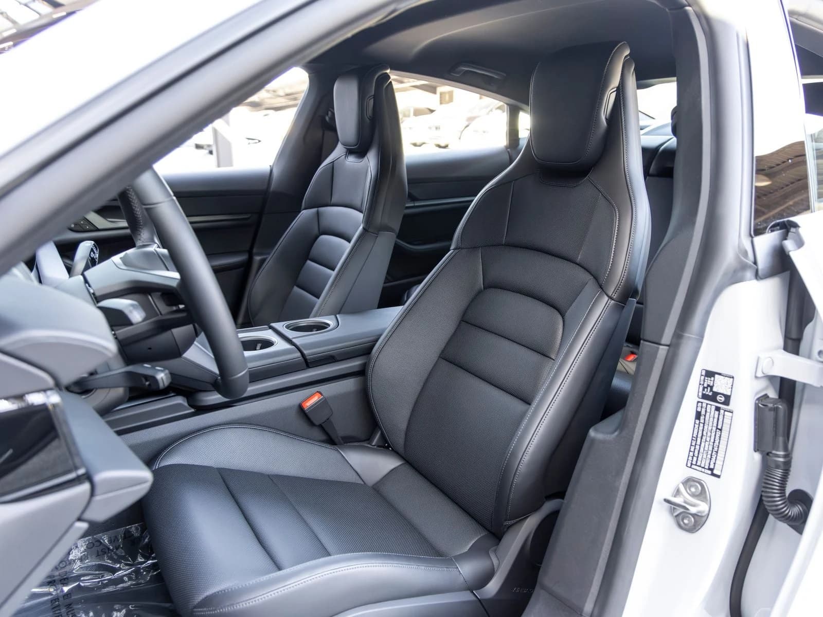 Porsche Taycan 4 AWD 2026 — side view