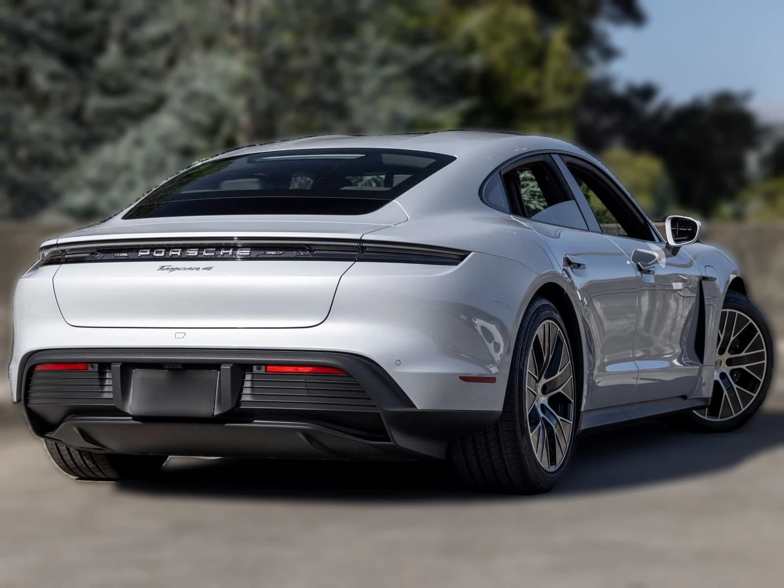 Porsche Taycan 4 AWD 2026 — side view