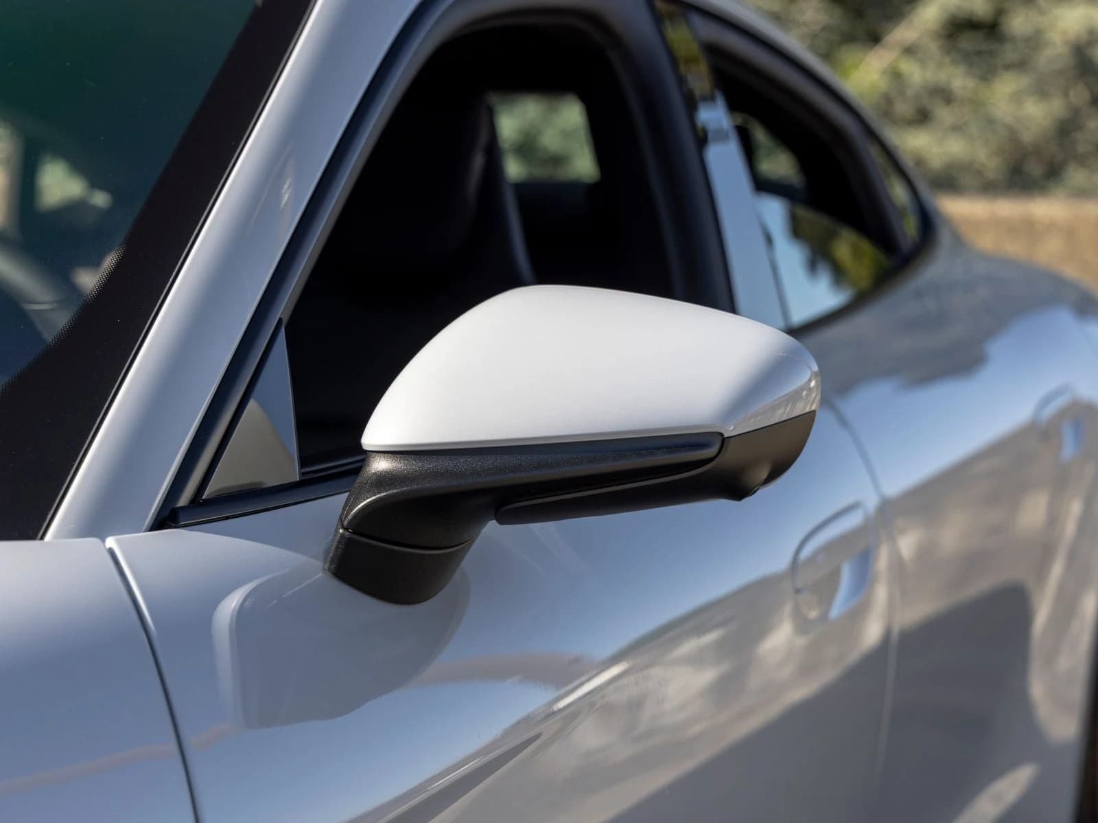 Porsche Taycan 4 AWD 2026 — side view
