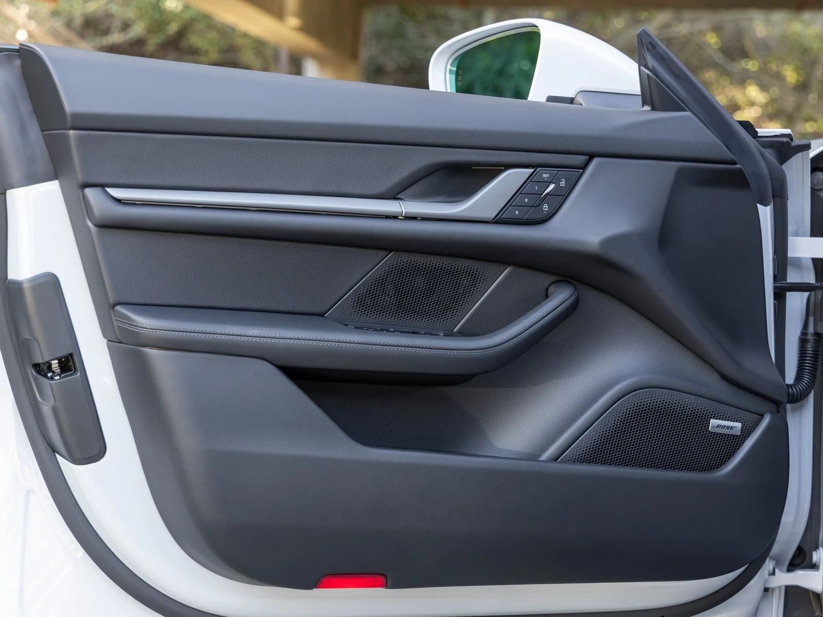 Porsche Taycan 4 AWD 2026 — side view