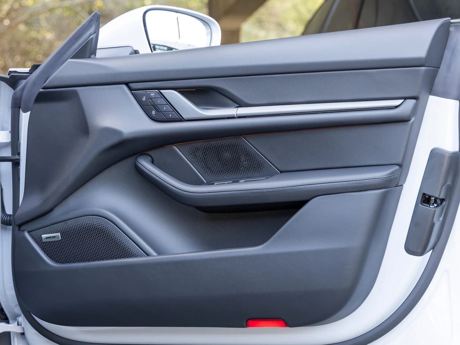 Porsche Taycan 4 AWD 2026 — side view