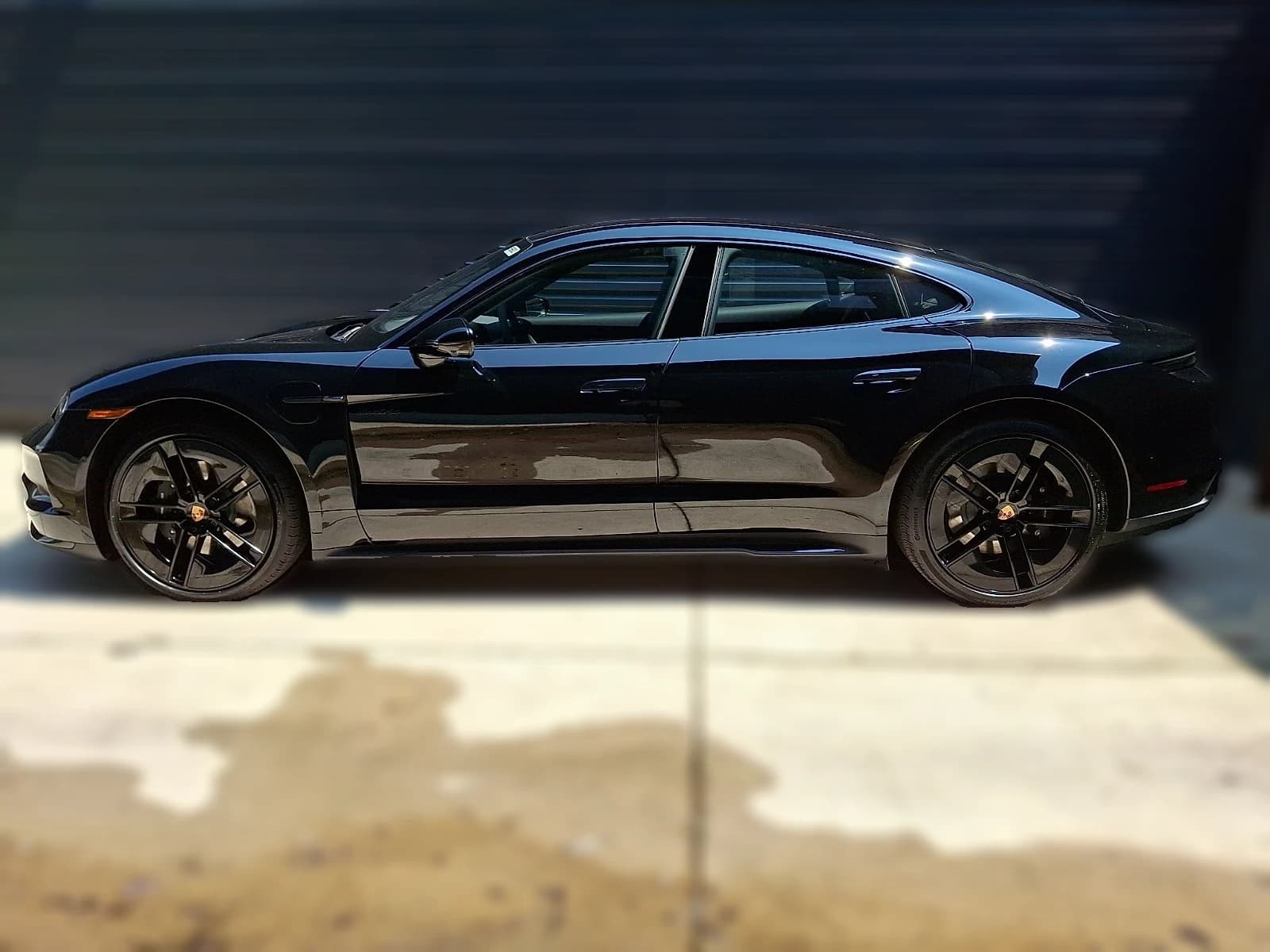 Porsche Taycan 4 Black Edition AWD 2026 — side view