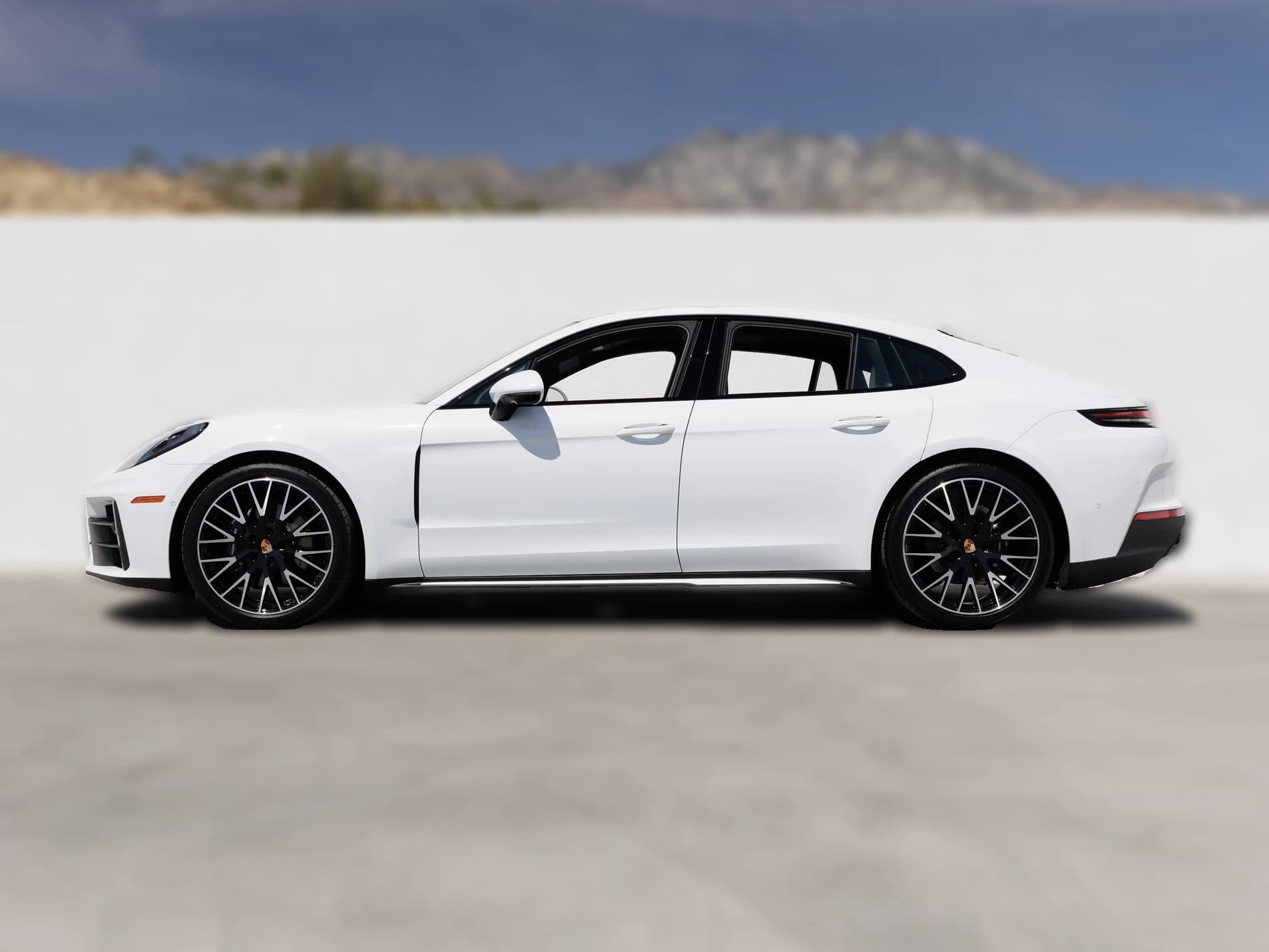 Porsche Panamera 4 AWD 2026 — side view