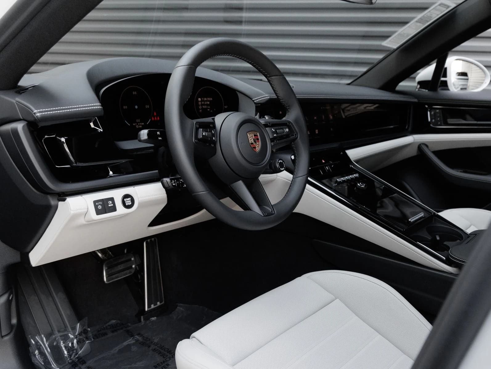 Porsche Panamera 4 AWD 2026 — side view