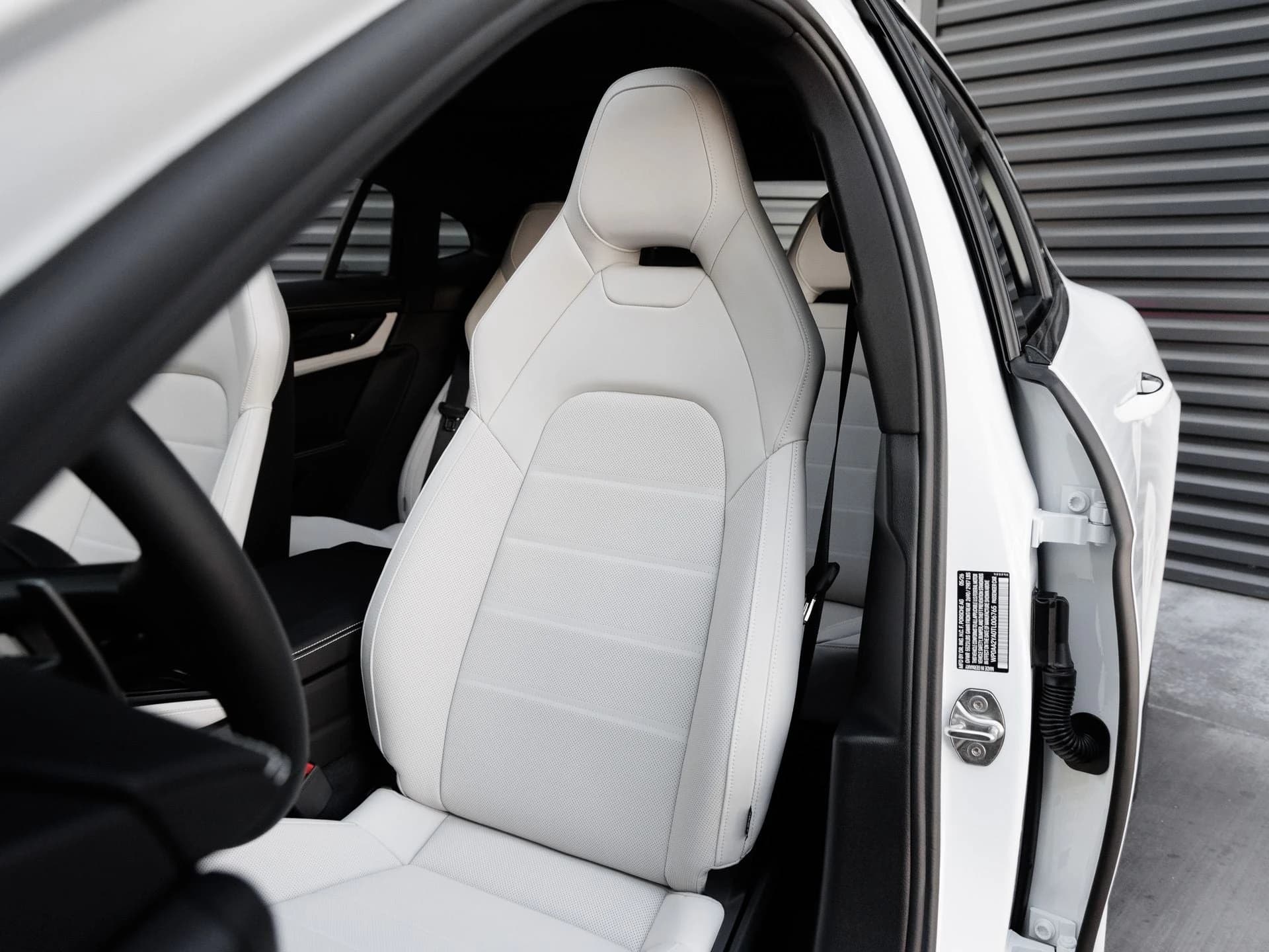 Porsche Panamera 4 AWD 2026 — side view
