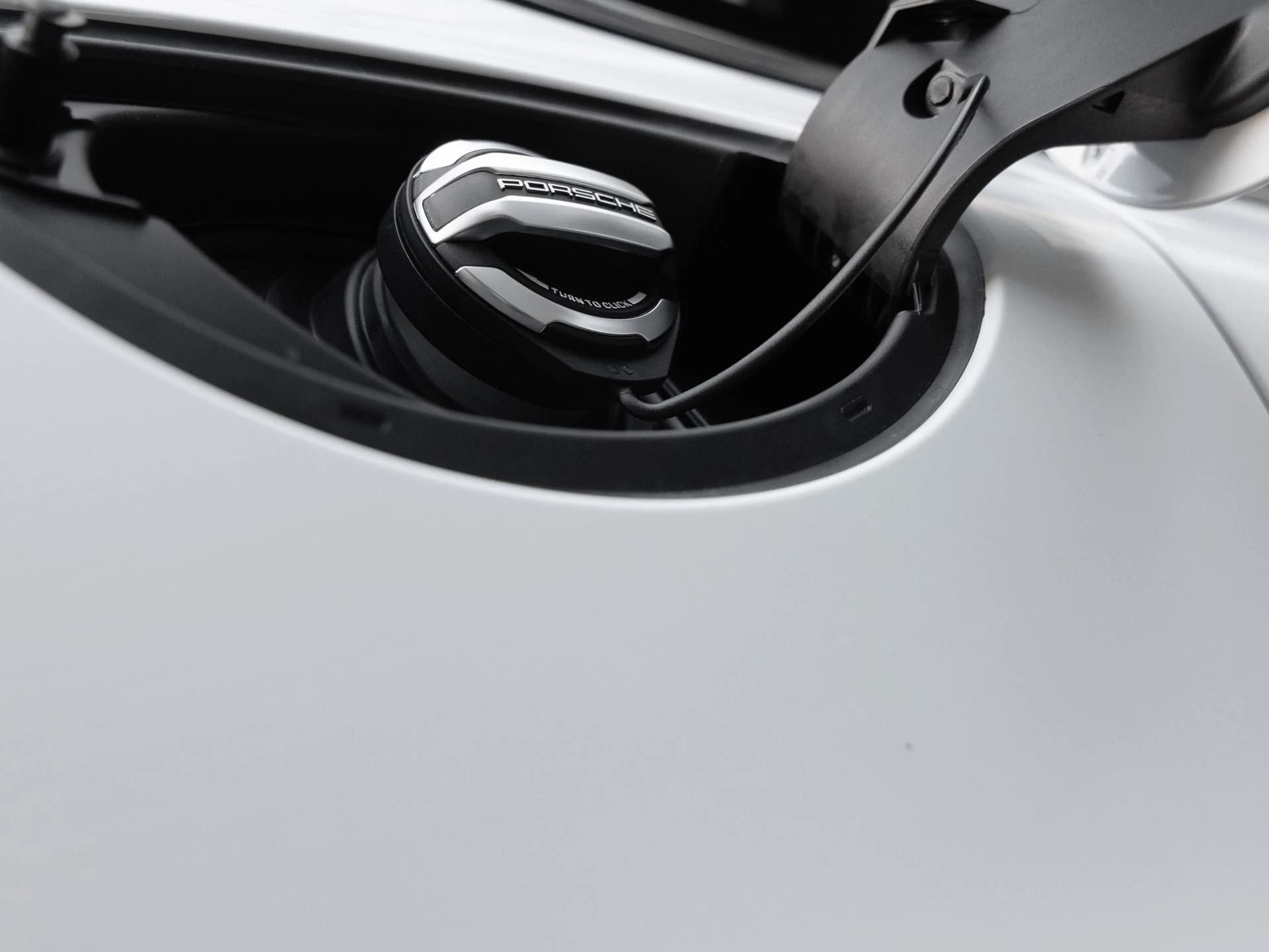 Porsche Panamera 4 AWD 2026 — side view