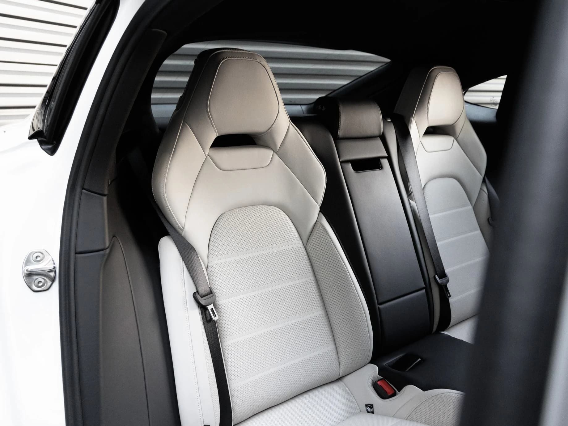 Porsche Panamera 4 AWD 2026 — side view