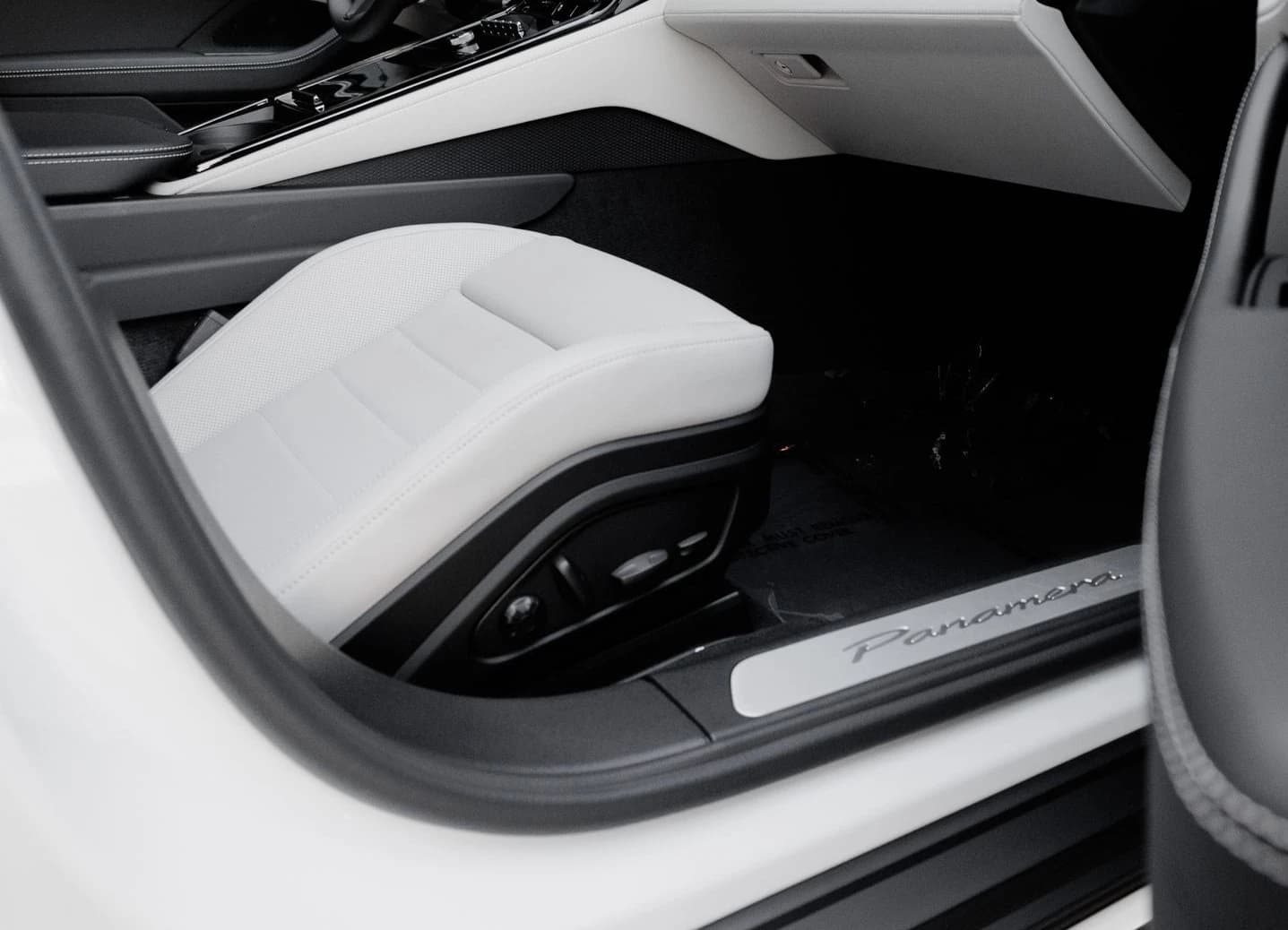 Porsche Panamera 4 AWD 2026 — side view