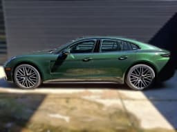Porsche Panamera 4 AWD 2026 — side view