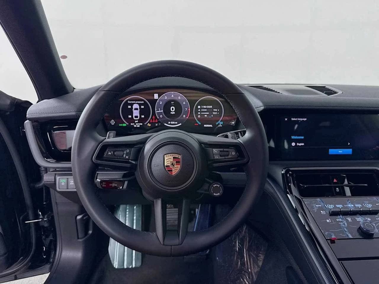 Porsche Panamera 4 AWD 2025 — side view