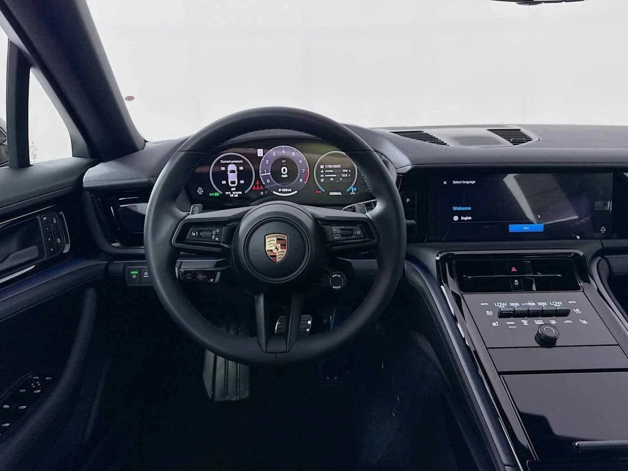 Porsche Panamera 4 AWD 2025 — side view