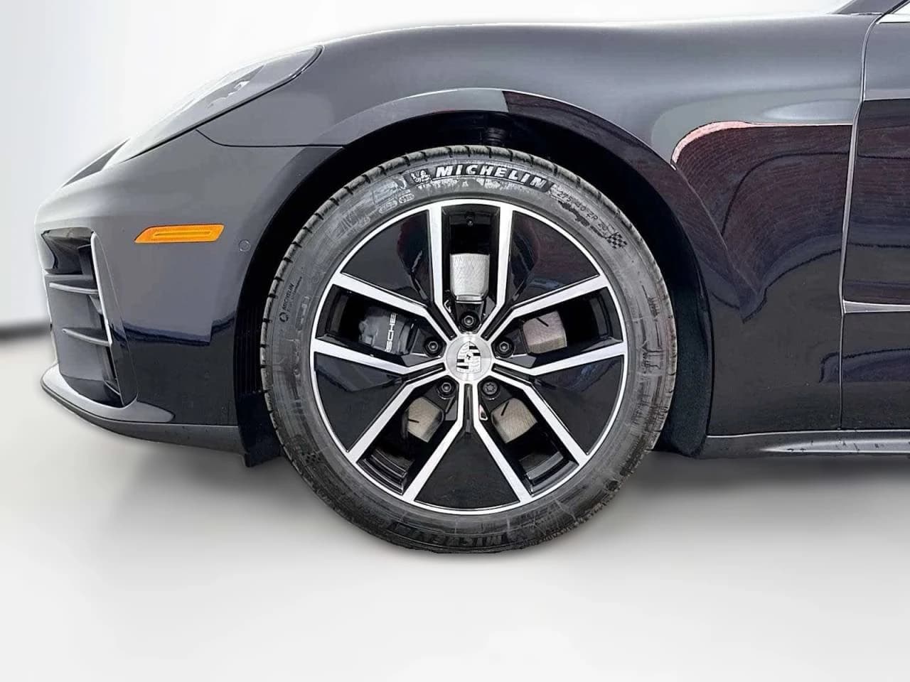 Porsche Panamera 4 AWD 2025 — side view