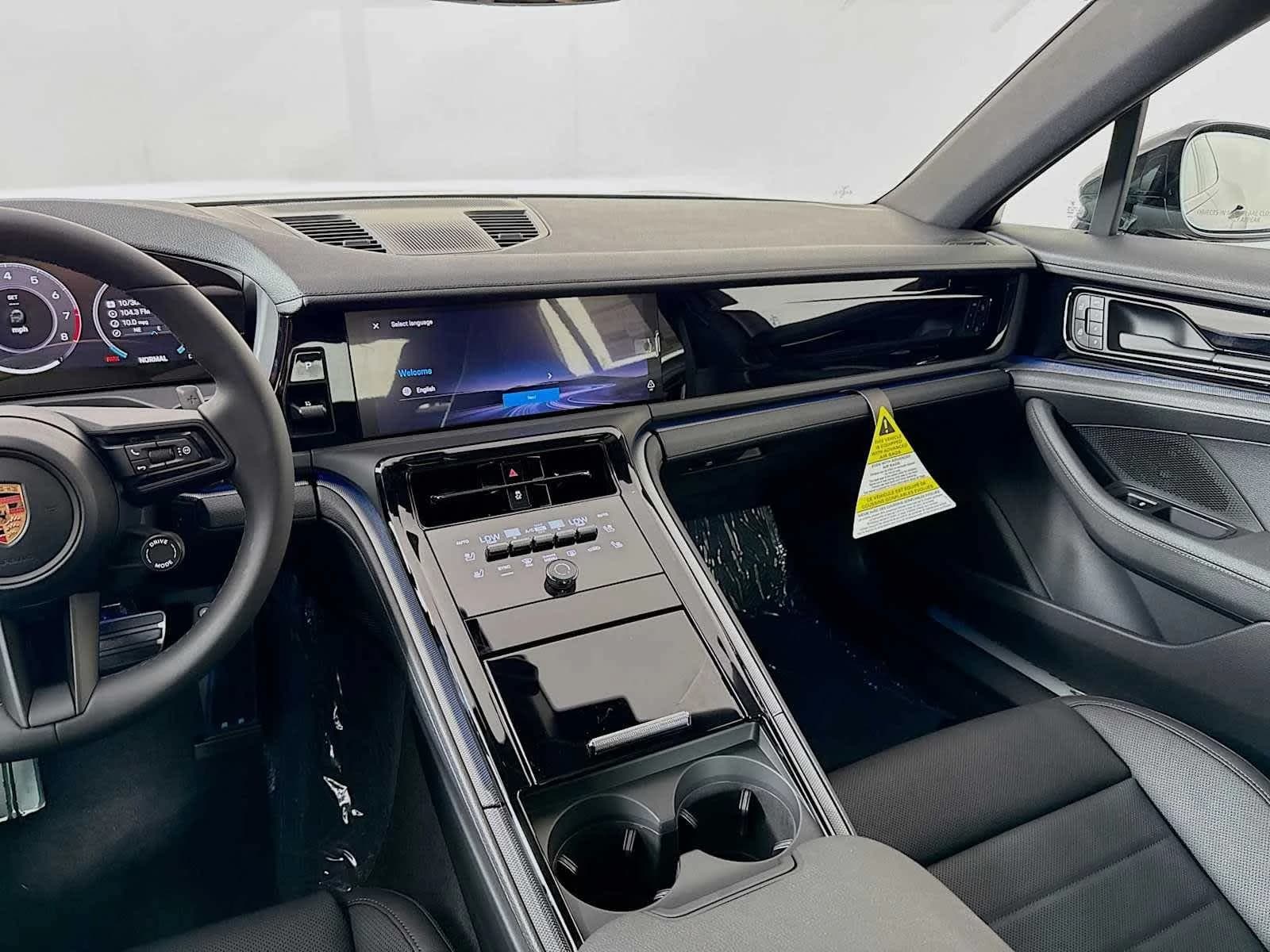 Porsche Panamera 4 AWD 2026 — side view