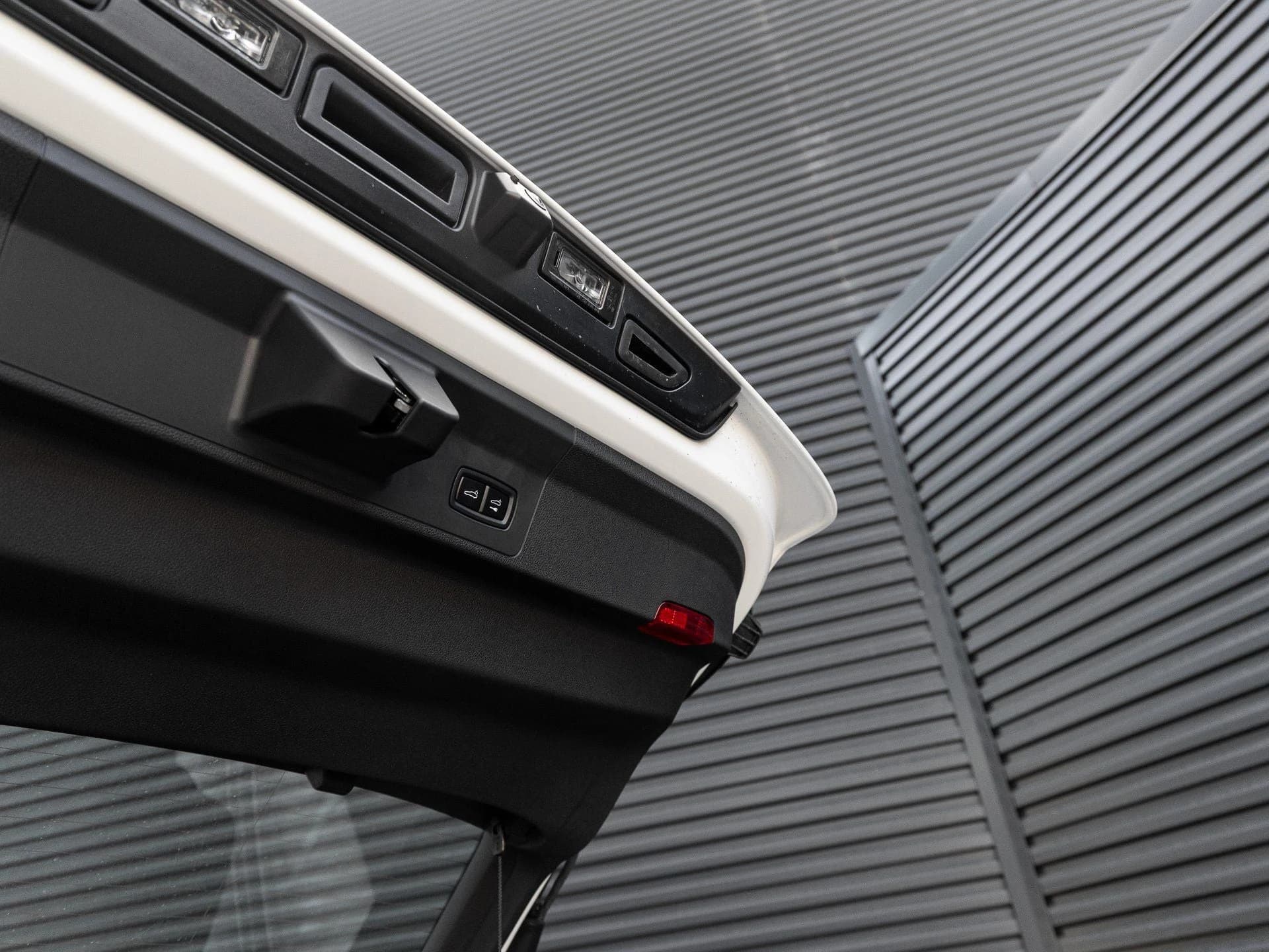 Porsche Panamera Base RWD 2025 — side view