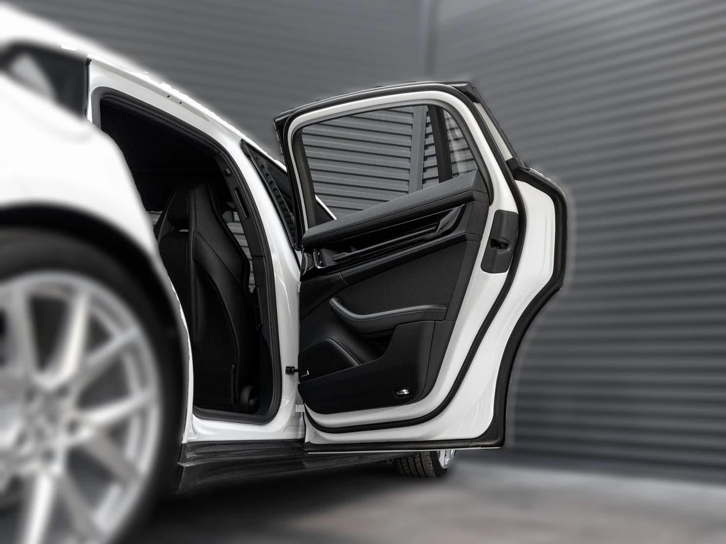 Porsche Panamera Base RWD 2025 — side view