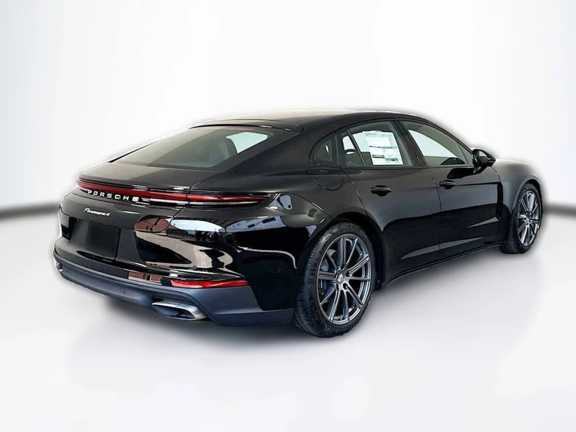 Porsche Panamera 4 AWD 2025 — side view