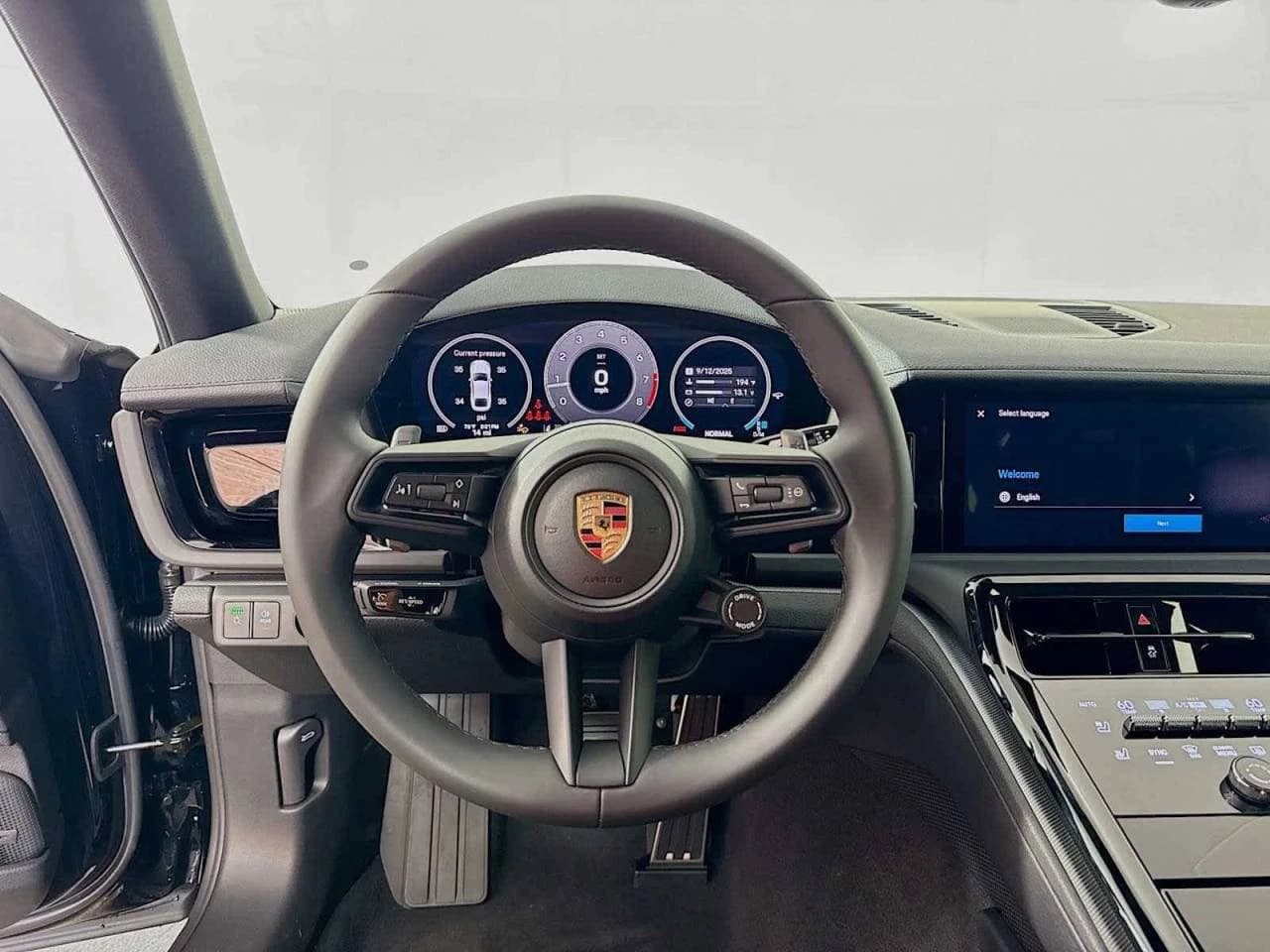 Porsche Panamera 4 AWD 2025 — side view