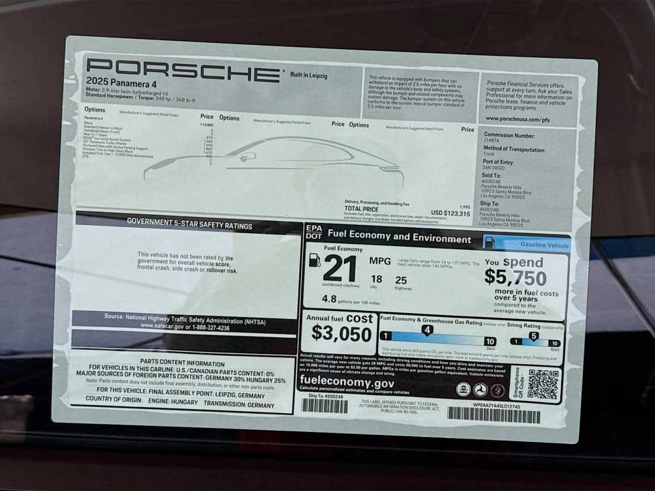 Porsche Panamera 4 AWD 2025 — side view