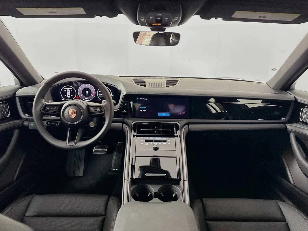 Porsche Panamera 4 AWD 2025 — side view