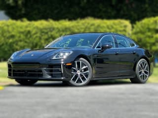 Porsche Panamera Base RWD
