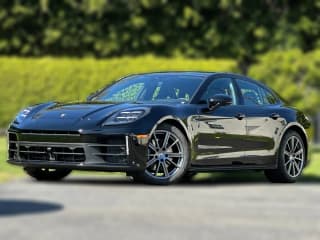 Porsche Panamera Base RWD