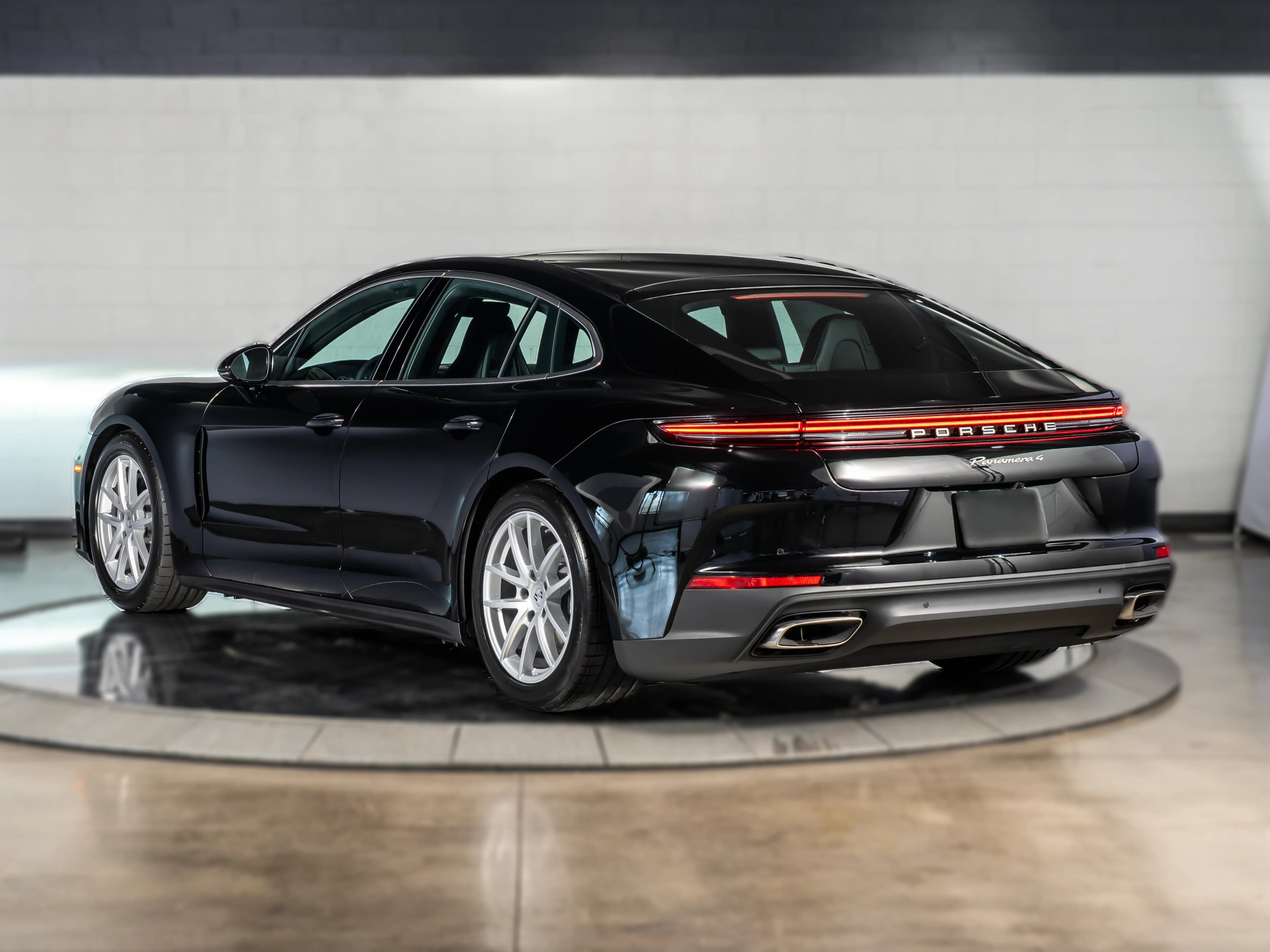 Porsche Panamera Base RWD 2026 — side view